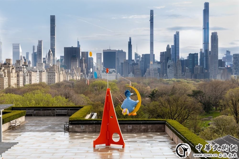纽约大都会艺术博物馆屋顶花园的装置《只要太阳还在》
